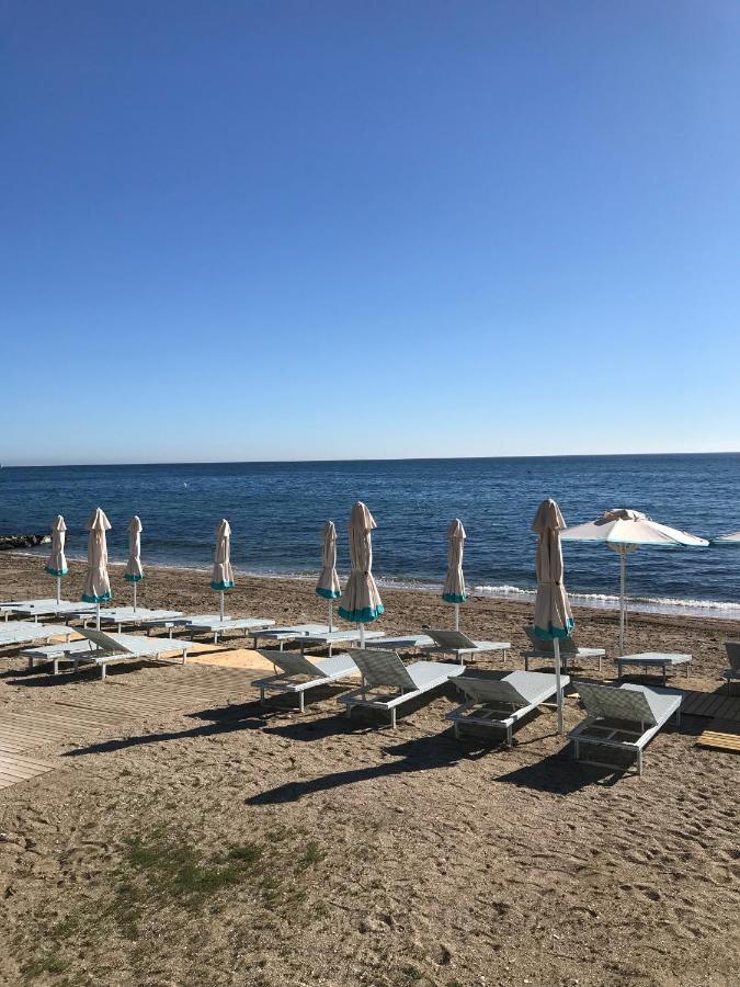 Skol 927A - Beachfront Central Luxury Penthouse Marbella Eksteriør billede